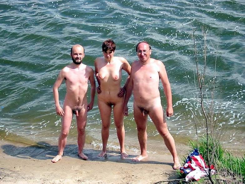 25P 0704 Nude beach couples and groups.