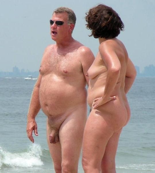 25P 0704 Nude beach couples and groups.