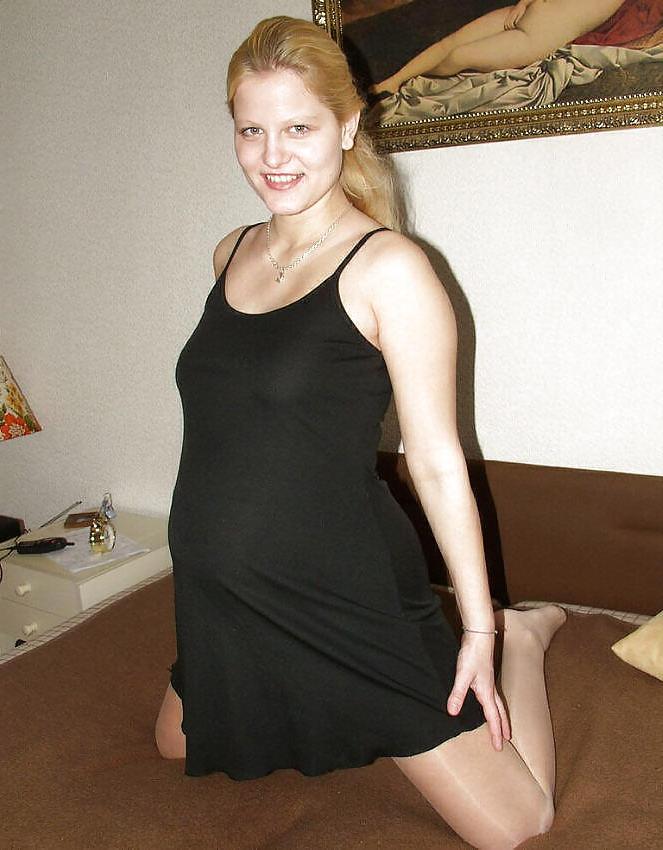 16P PREGNANT HAIRY BLONDE IN PANTYHOSE
