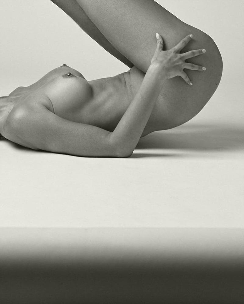5P Gigi Paris posing nude jan 2018