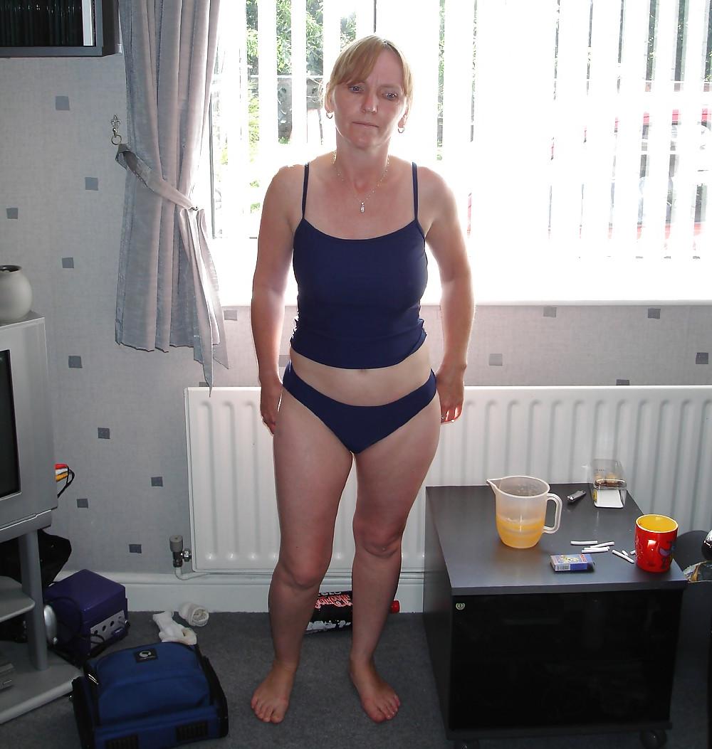 25P Hairy Mature UK Wife