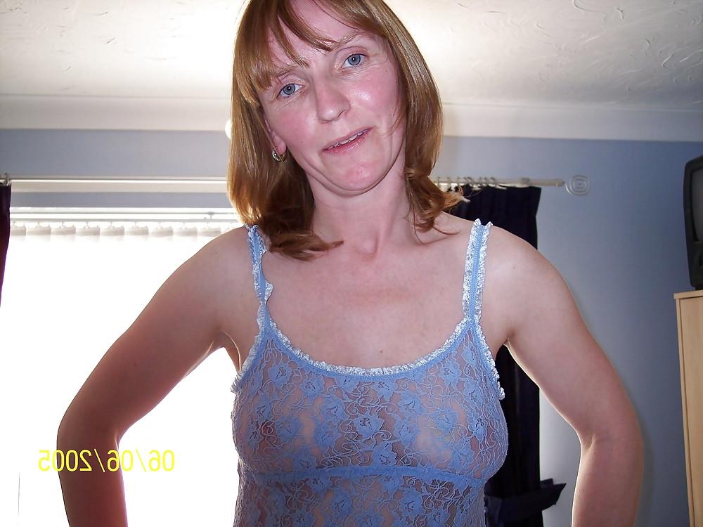 25P Hairy Mature UK Wife