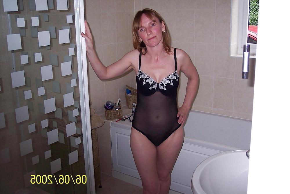 25P Hairy Mature UK Wife