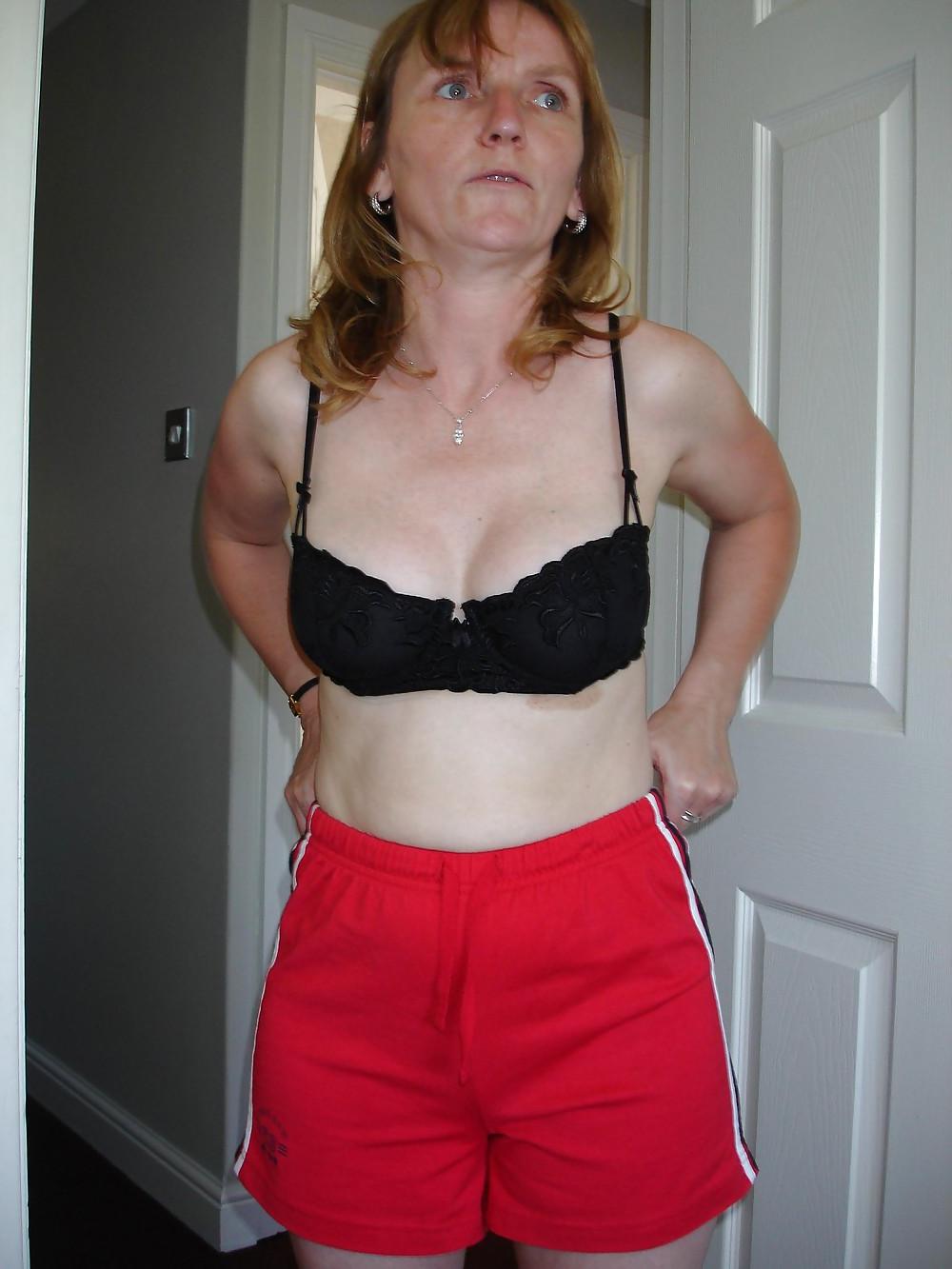 25P Hairy Mature UK Wife