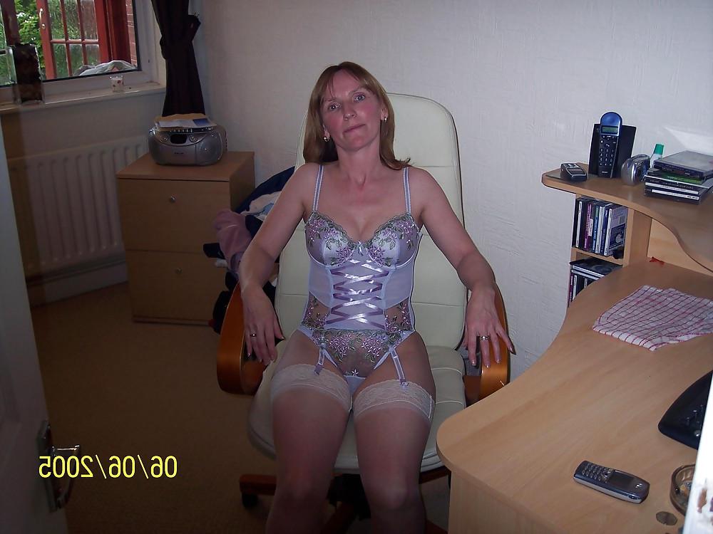 25P Hairy Mature UK Wife