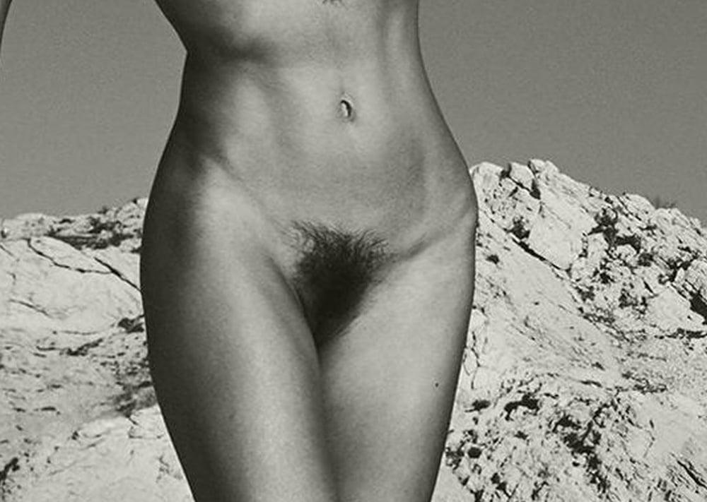 25P Emilie Payet nude jan 2018