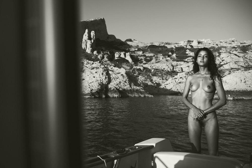 25P Emilie Payet nude jan 2018