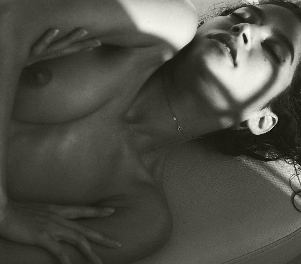 25P Emilie Payet nude jan 2018