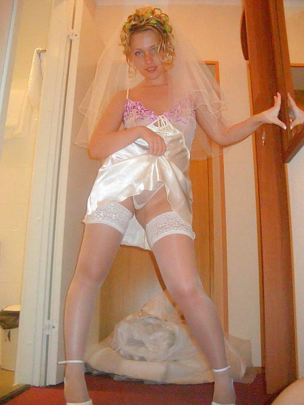25P Hot Girls in Satin Lingerie