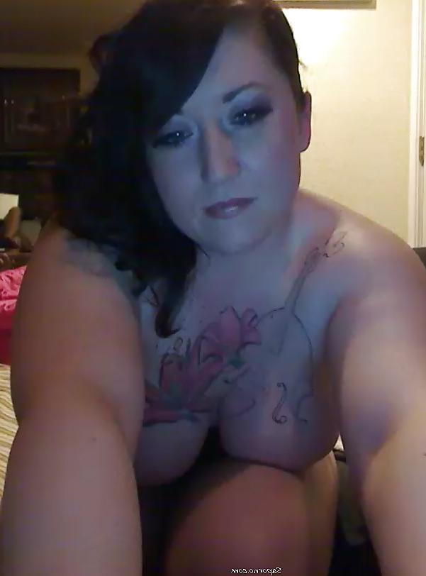 25P Busty-Webcam-Babe
