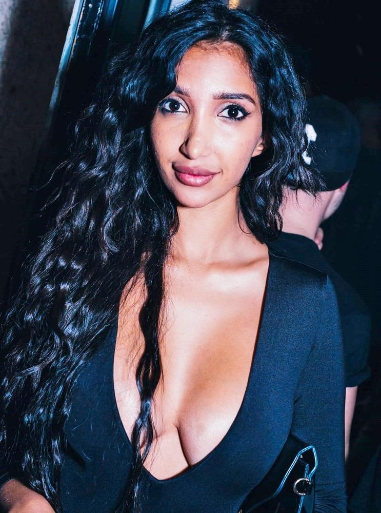 20P Girls partying in club - Paris #92