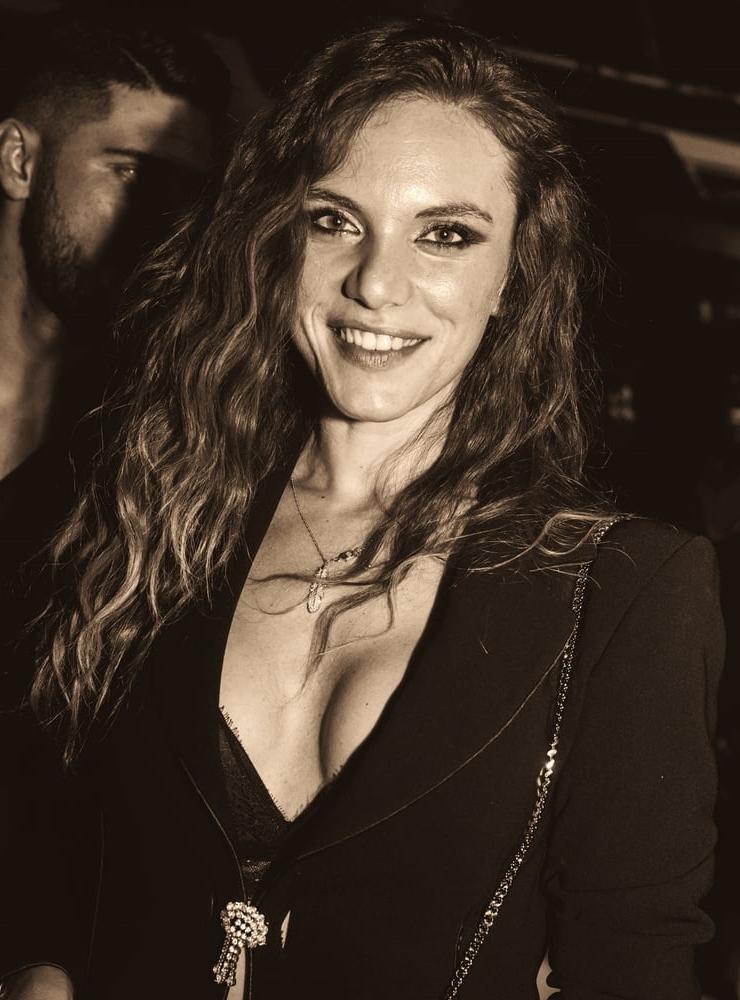 20P Girls partying in club - Paris #92