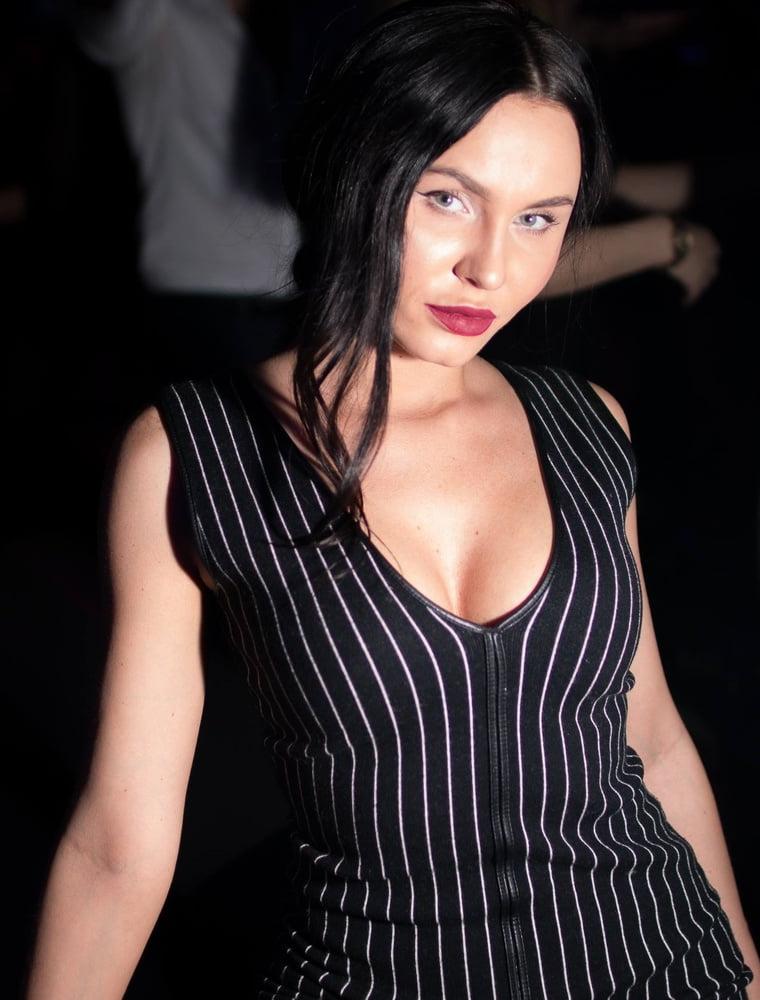 20P Girls partying in club - Paris #92