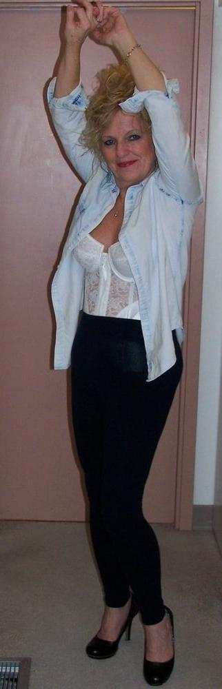 10P White Satin bustier