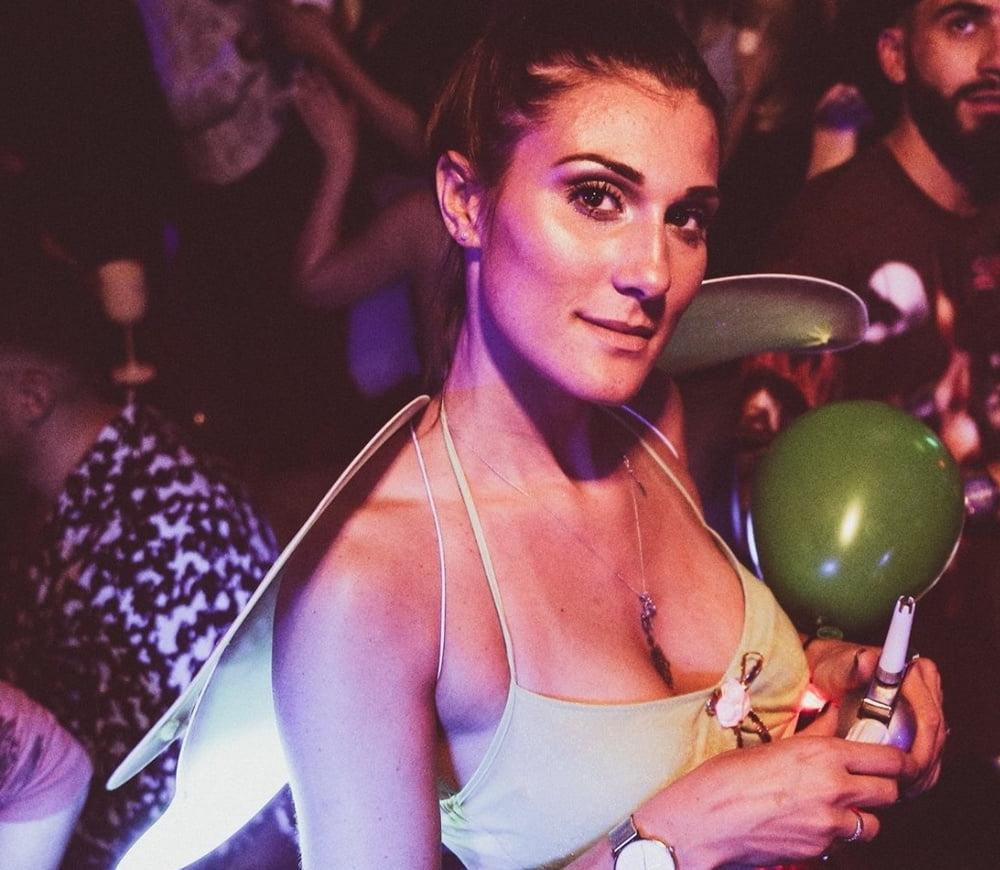 20P Girls partying in club - Paris #91