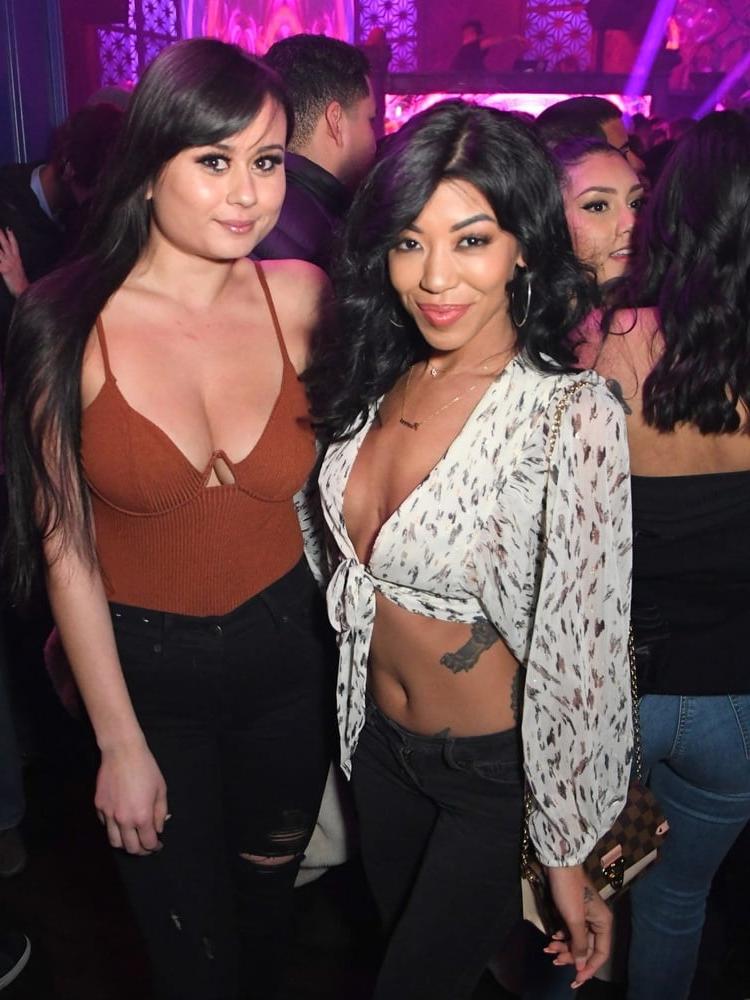 20P Girls partying in club - Paris #91