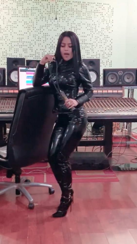 25P Ladies in leather, latex &amp; PVC 2