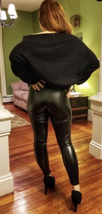 25P Ladies in leather, latex &amp; PVC 2