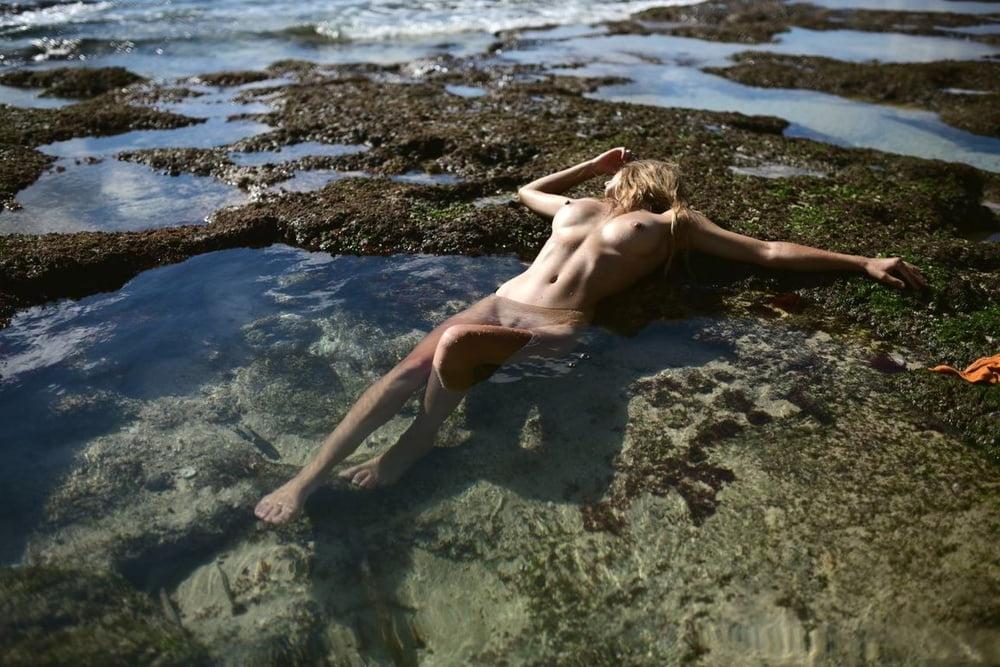 24P Amberleigh West nude sept 2018
