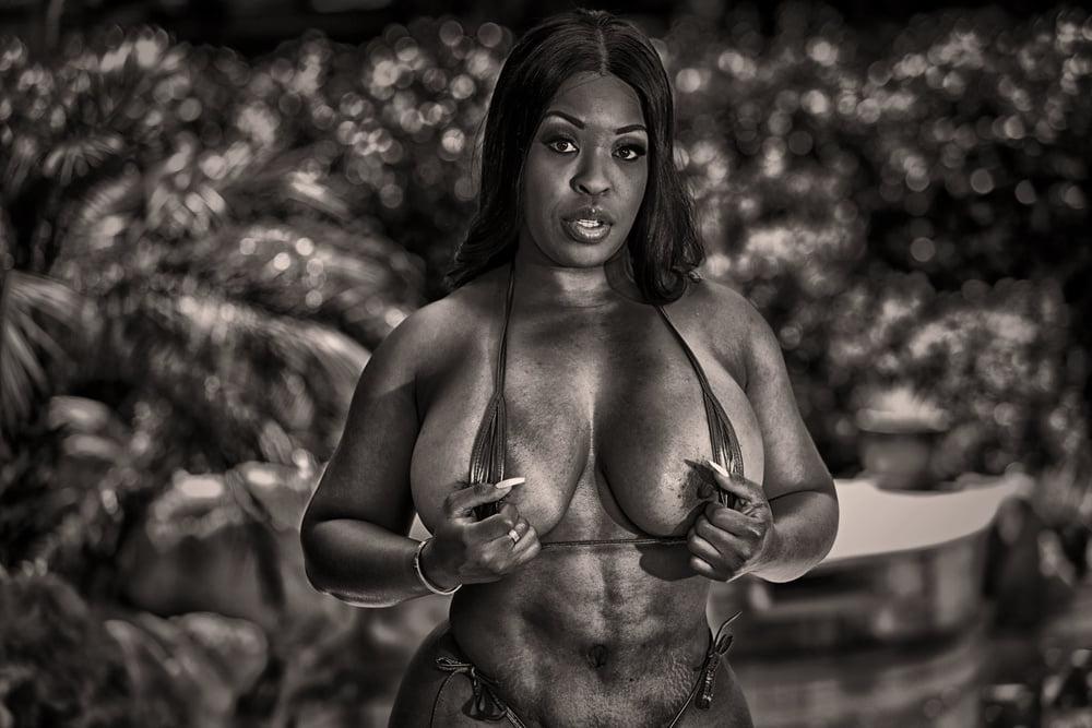 25P Lovemaking in black and white - 5