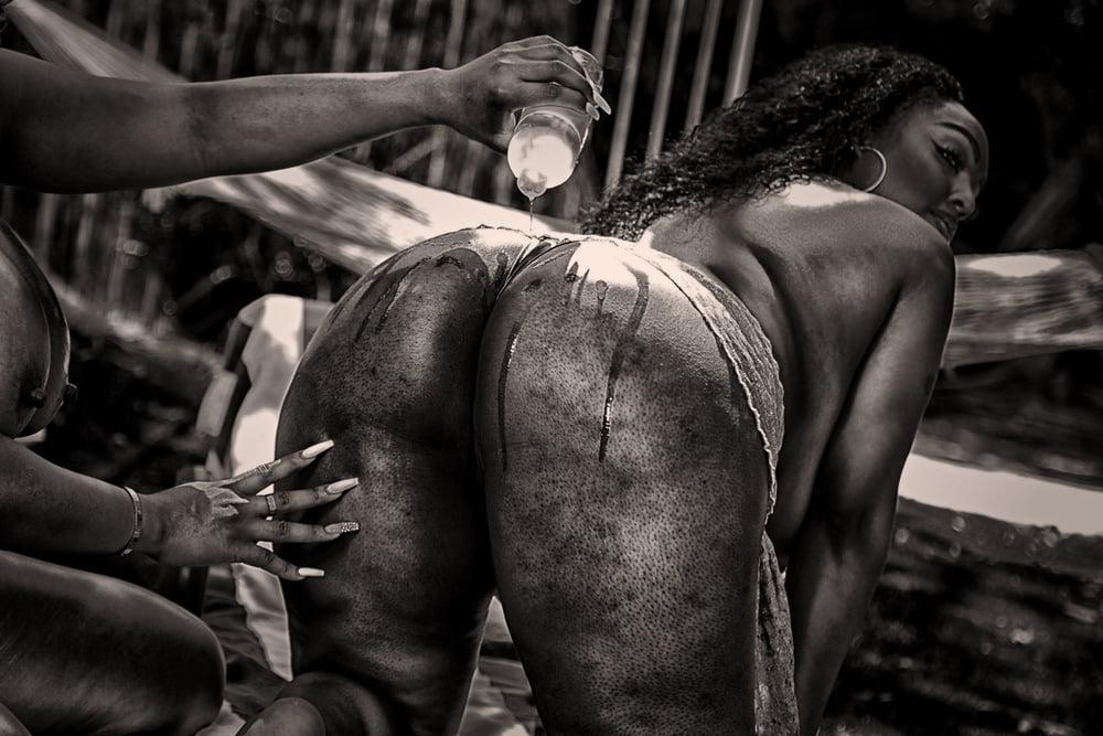 25P Lovemaking in black and white - 5