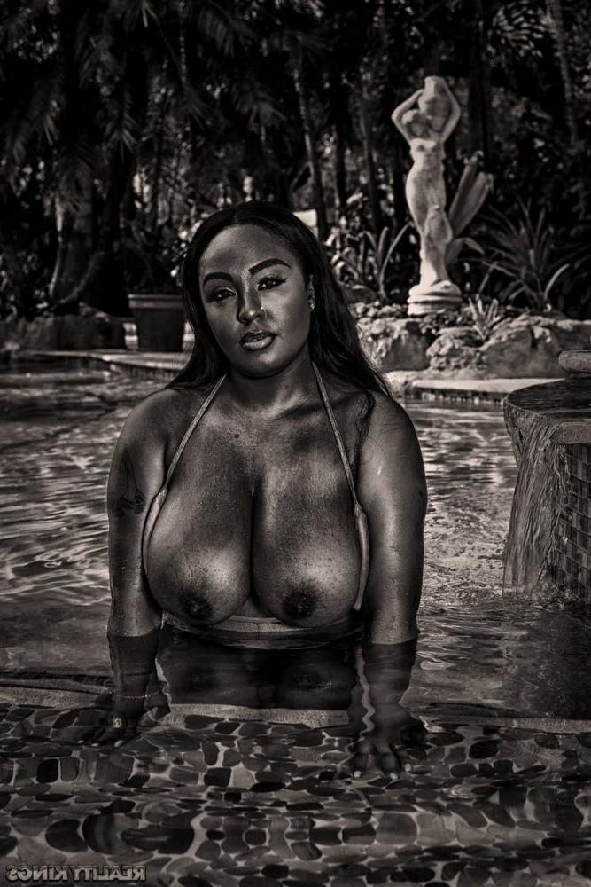 25P Lovemaking in black and white - 6