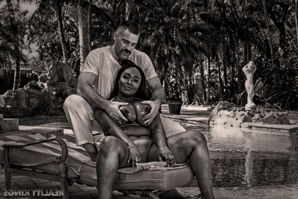 25P Lovemaking in black and white - 6