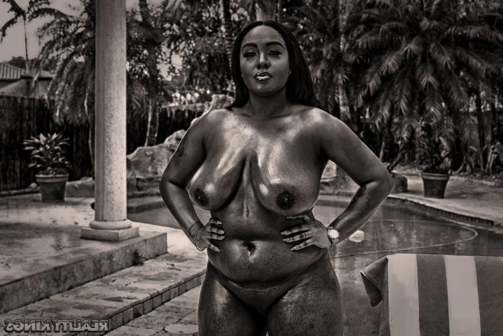 25P Lovemaking in black and white - 6