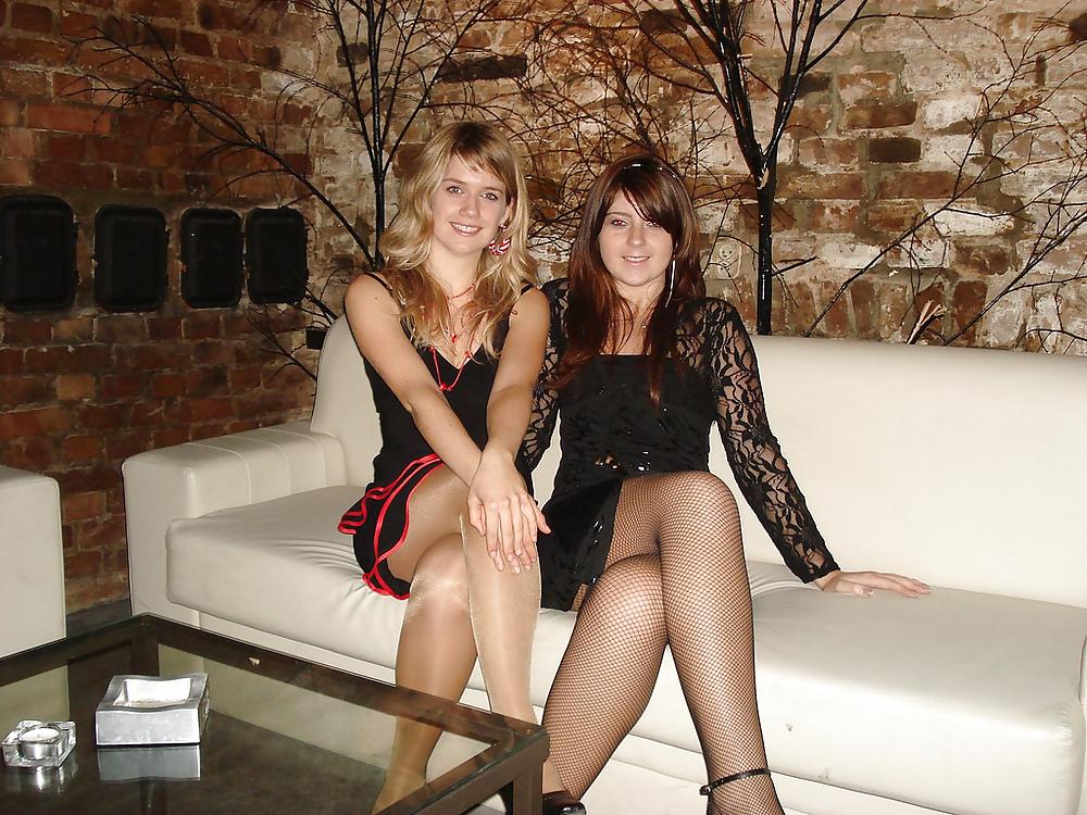 19P Nylon - upskirt - leg 42