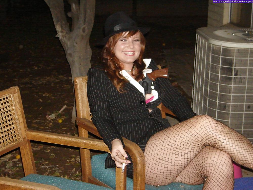 19P Nylon - upskirt - leg 42