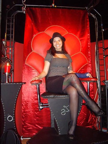 20P Nylon - upskirt - leg 43