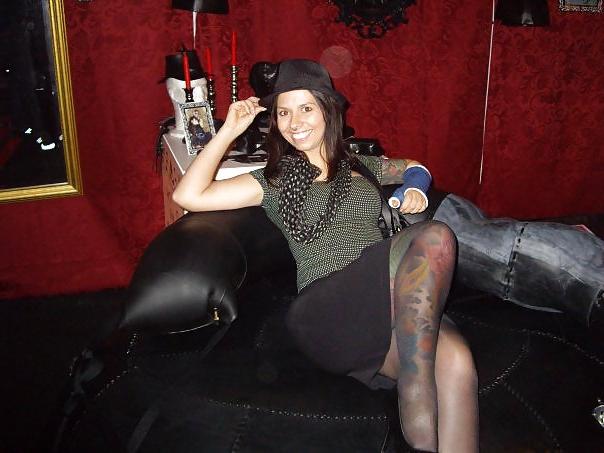 20P Nylon - upskirt - leg 43
