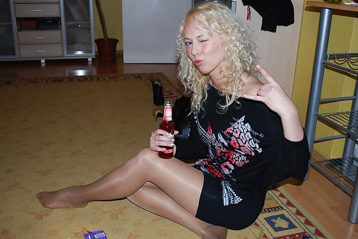 20P Nylon - upskirt - leg 43