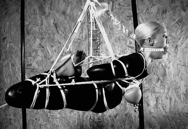 25P BW hot kinky bdsm 3