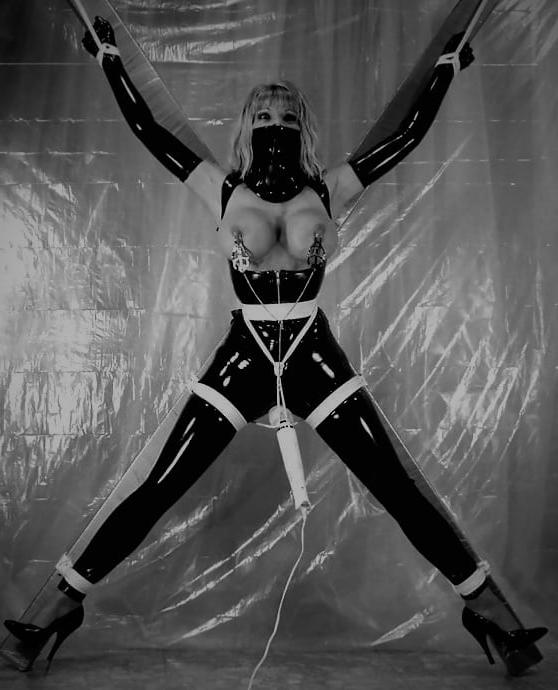 25P BW hot kinky bdsm 3