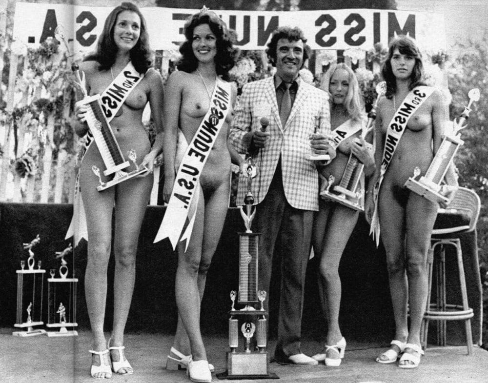 22P Groups of Nude Women 5