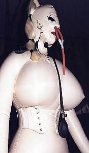 24P FEMDOM LATEX usw