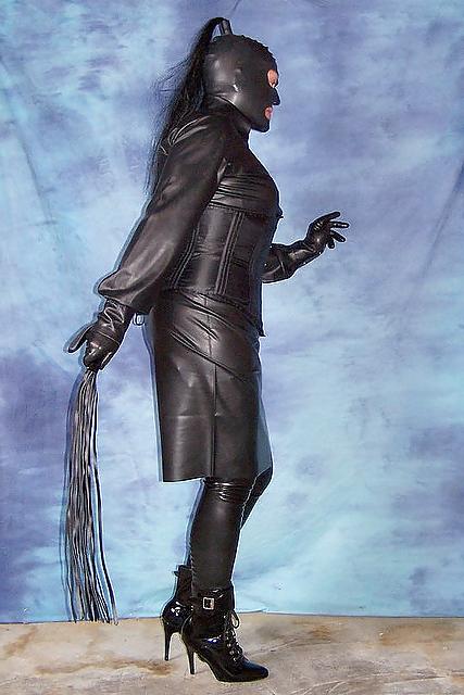 24P FEMDOM LATEX usw