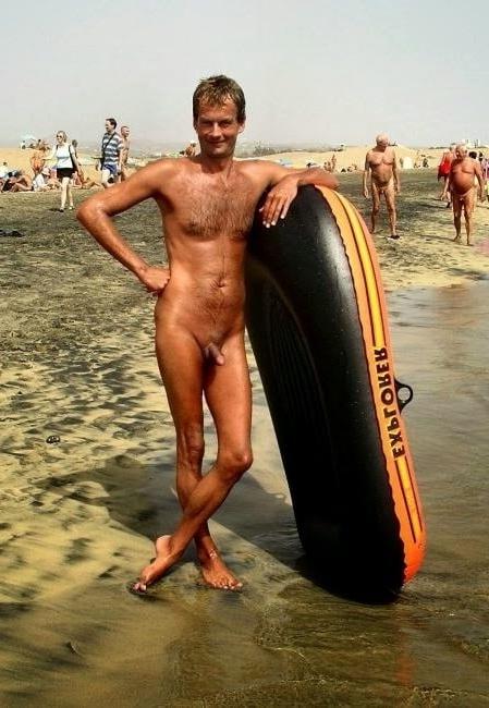 25P 0667 Memories of the nude beach.
