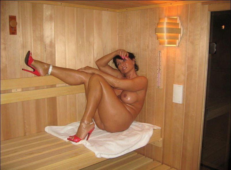 25P Older and hot  023 (Sauna)