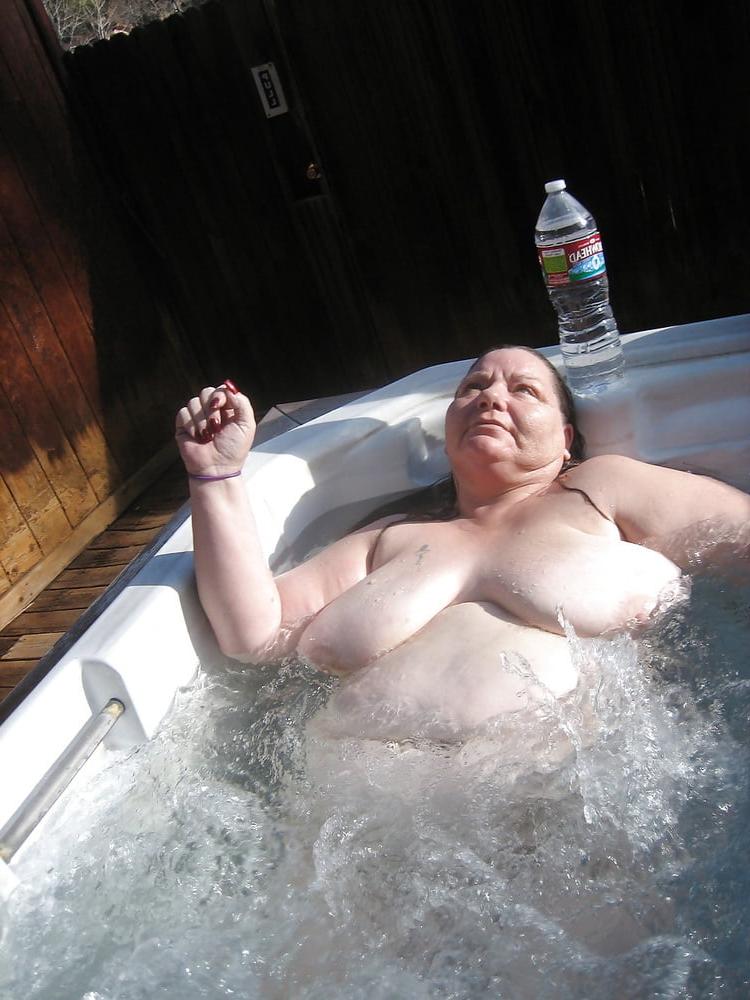 25P Older and hot 015 (Saggy tits)