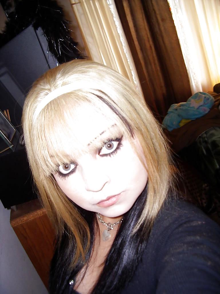 11P Mariz the home clown