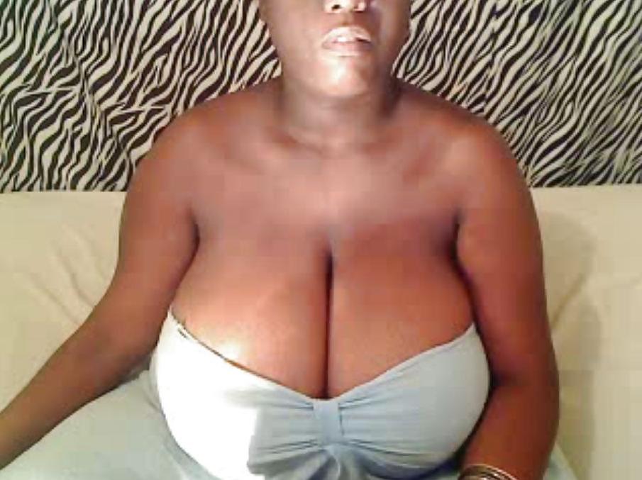 8P Webcam cleavages