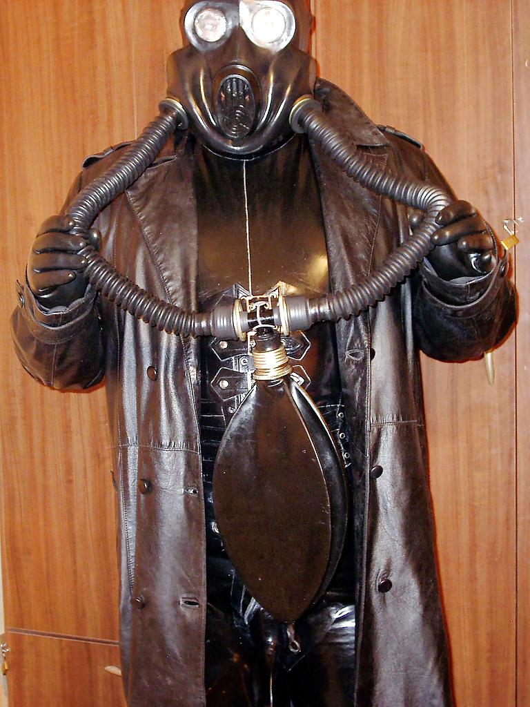 8P Latex and leather