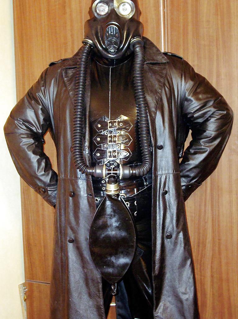 8P Latex and leather