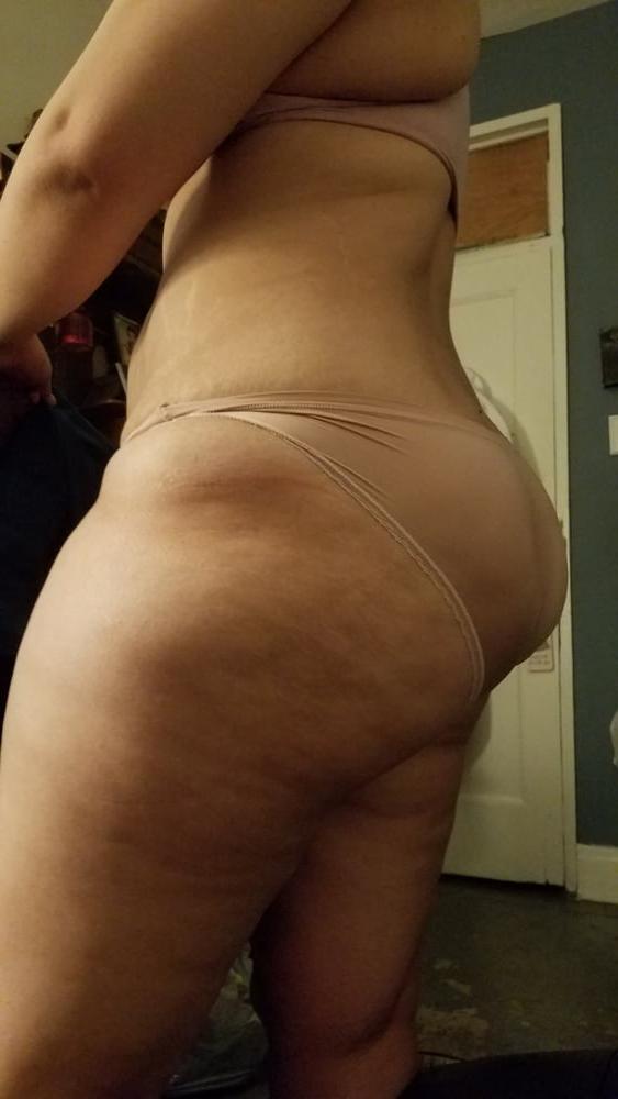 11P Big latina ass