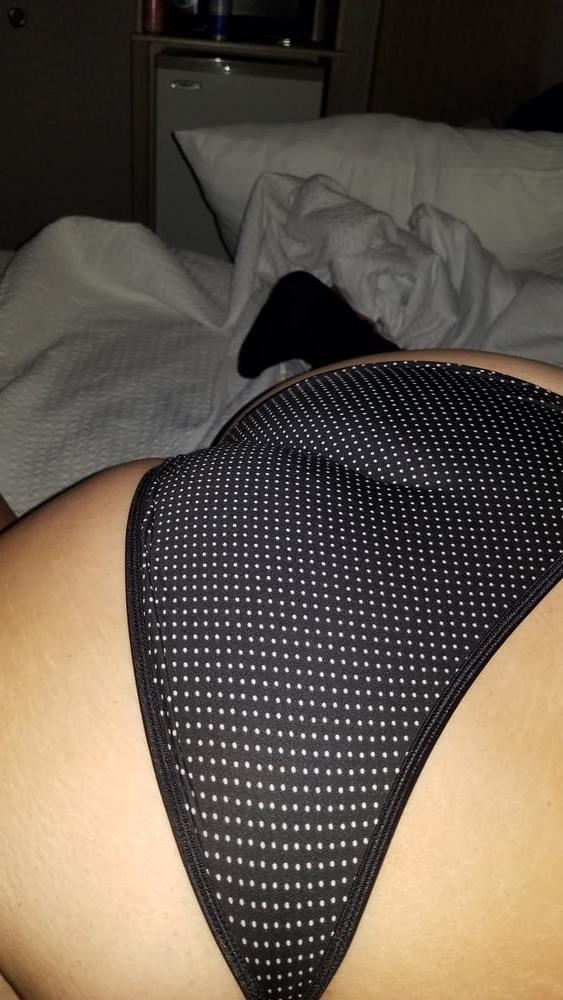 11P Big latina ass
