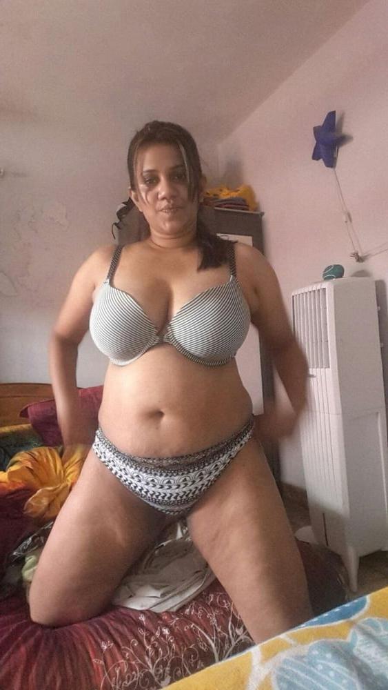 11P Sri Lankan aunty