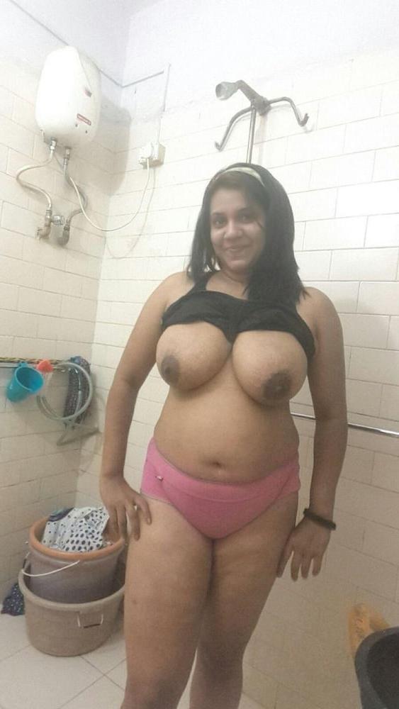 11P Sri Lankan aunty