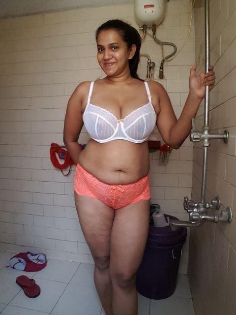 11P Sri Lankan aunty